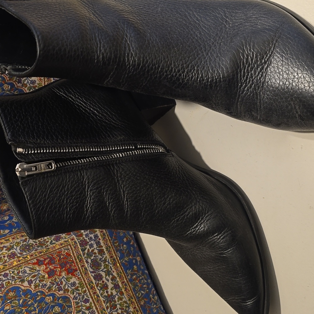 Everlane Pebbled Leather Ankle Boots View 5